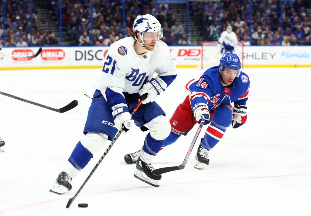 NHL roundup: Rangers sweep season series from Lightning