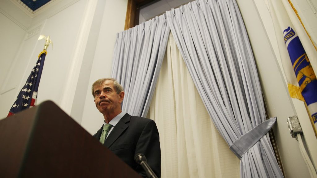 The fight to protect consumers against bad investment advice is advancing, but slowly – CNBC