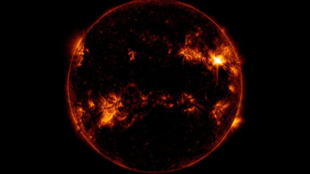 WOW! This photo of the solar flare is LIT!; Check these stunning NASA photos – HT Tech