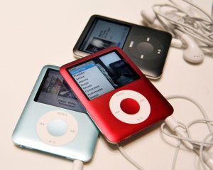 Remember the iPod? Apple is discontinuing the once-popular music player, 20 years after launch – The Globe and Mail