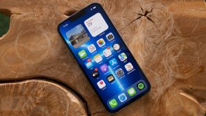 Apple Podcasts gets storage cleaning tools and annual subscriptions with iOS 15.5 – PhoneArena