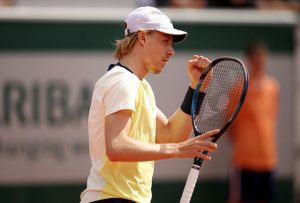 Shapovalov finds fault with both Wimbledon and ATP decisions – The Globe and Mail