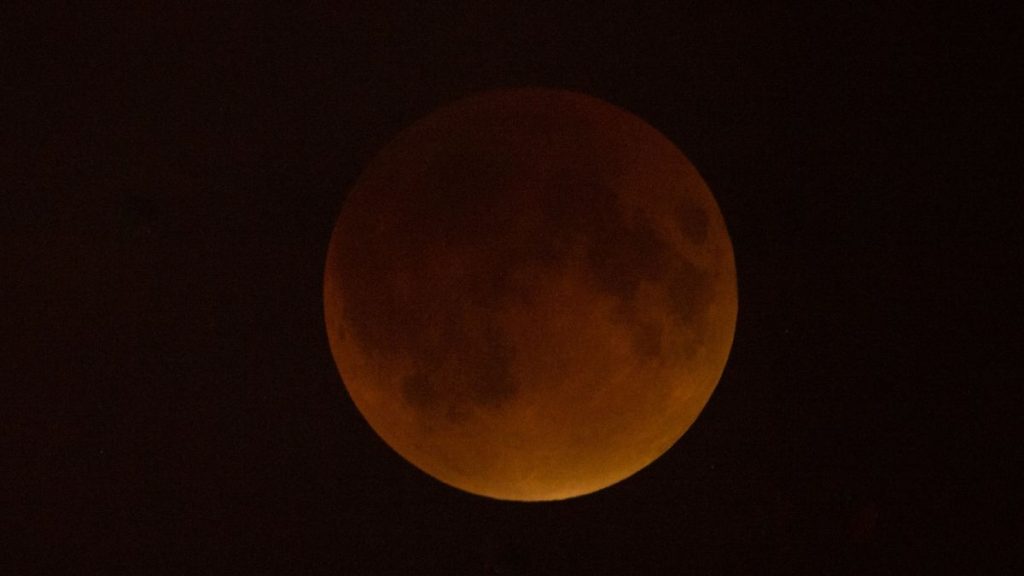 A total lunar eclipse will turn the moon red the night of May 15 – Space.com