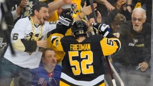 Penguins chase Shesterkin again, topple Rangers to take 3-1 series lead – TSN