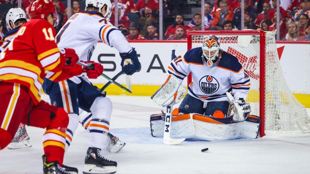 McDavid's 5th straight multi-point game helps Oilers even series with Flames – CBC Sports