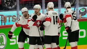 Switzerland hands Canada first loss to stay perfect at men's worlds – TSN Switzerland hands Canada first loss to stay perfect at men's worlds – TSN