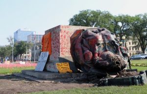 Damaged Queen Victoria statue is beyond repair, Manitoba government says Damaged Queen Victoria statue is beyond repair, Manitoba government says