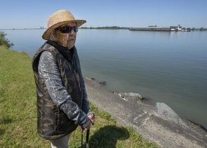Quebec homeowners say Ottawa must address decades of erosion caused by ship traffic Quebec homeowners say Ottawa must address decades of erosion caused by ship traffic