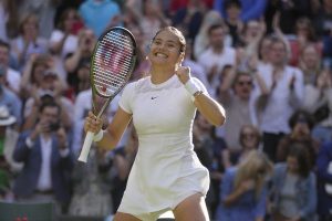 Emma Raducanu lives to play another day at Wimbledon – The Globe and Mail