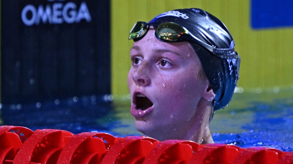 Teen swimming sensation Summer McIntosh leads Canadian medal haul with world title, relay bronze – CBC Sports
