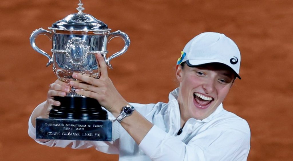 Swiatek rolls to second French Open championship title – Sportsnet.ca