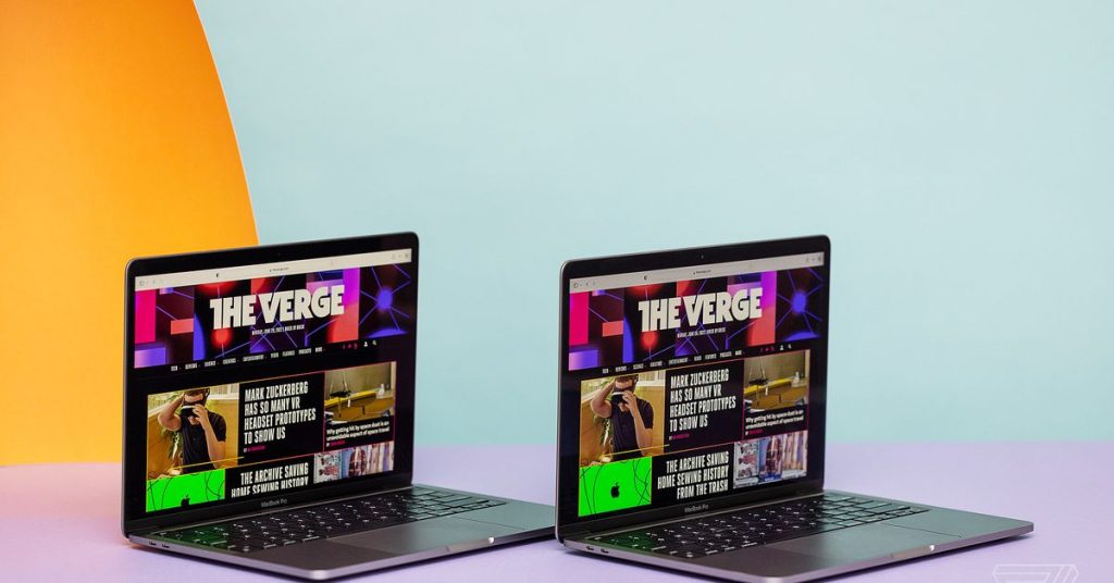 Vergecast: M2 MacBook Pro review, Solana's crypto phone, and this week's tech news – The Verge