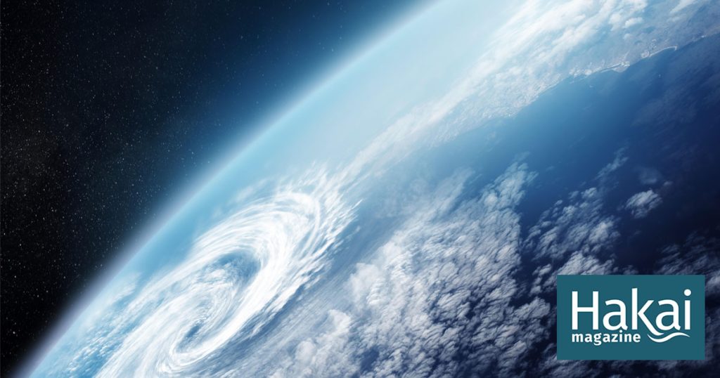 How the Ocean Inside the Mantle Affects the Habitability of the Earth