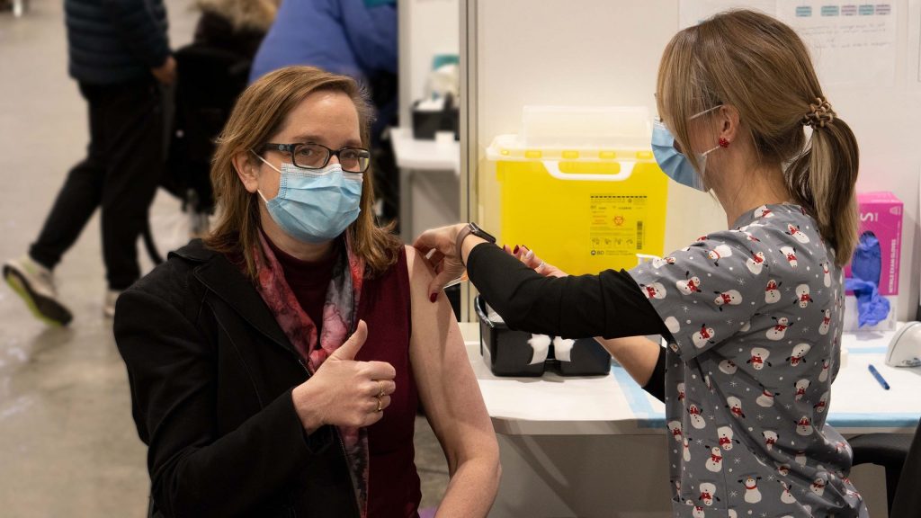 DeMille Anticipates Broader Rollout Of 4th Dose Vaccination – Country 105