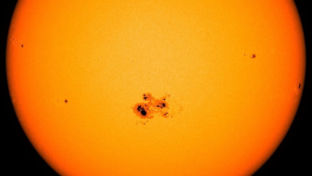 Enormous sunspot creates solar flare scare for Earth; NASA says high risk of blackouts – HT Tech