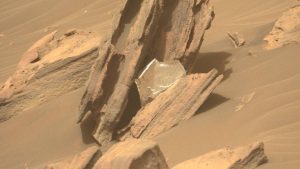 NASA's Perseverance rover spots its own junk on Mars and sends back a picture of it – Interesting Engineering