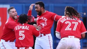 Hernandez's walk-off single in 10th leads Blue Jays to comeback win over Royals – TSN Hernandez's walk-off single in 10th leads Blue Jays to comeback win over Royals – TSN