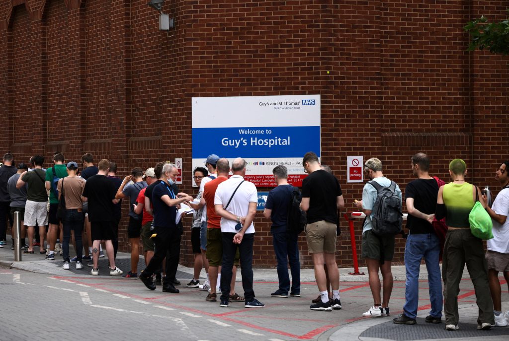 'Early signs' monkeypox outbreak plateauing in UK, health authority says – Pharmacy Business