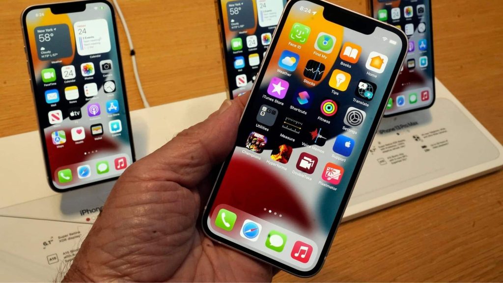 Apple security flaw allows hackers to fully control iPhones, iPads and Macs – CBC News