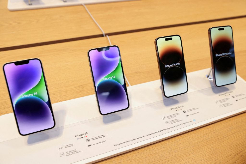 Apple drops plan to boost iPhone production as demand falters-Bloomberg – Reuters