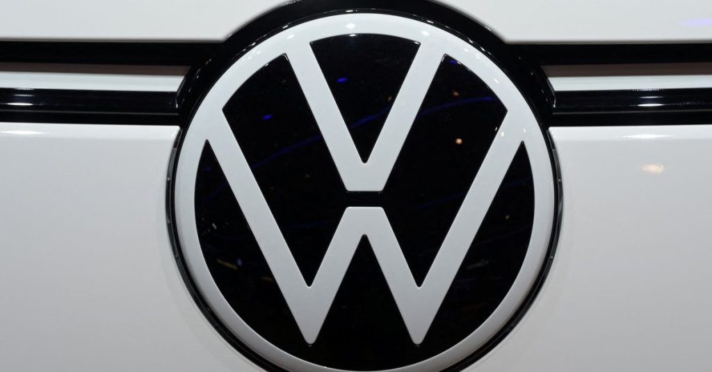 Volkswagen plans over 1 bln euro investment in software JV in China – sources