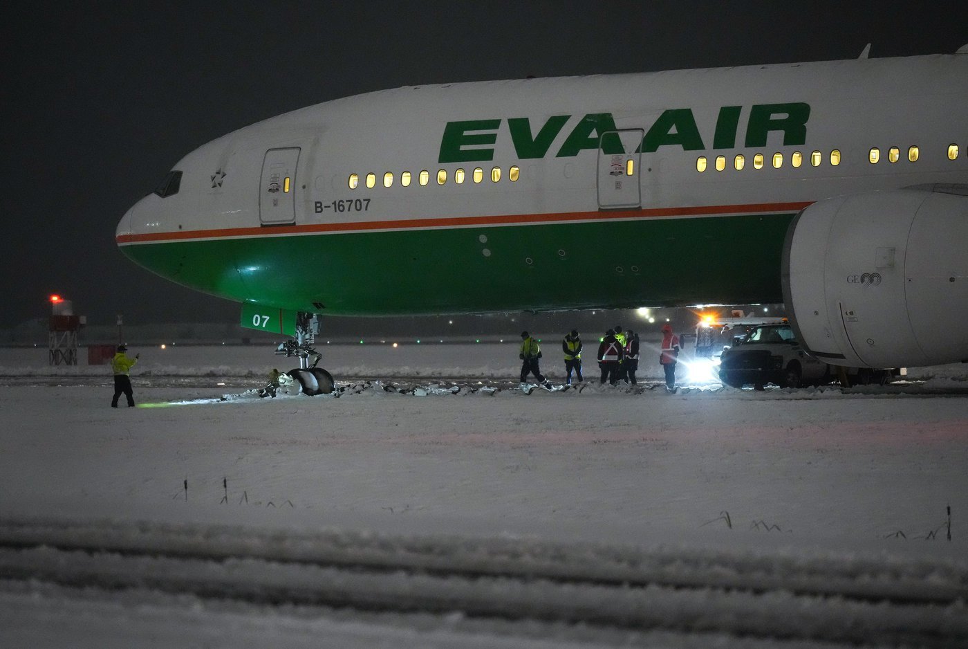 Snowfall gridlock in Metro Vancouver turns 45-minute commute into 12-hour frustration