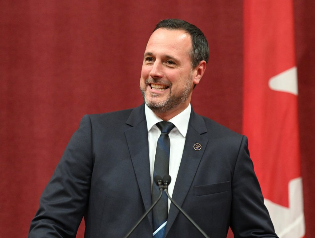 Quebec minister introduces bill making oath to King optional for legislators