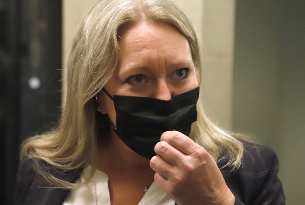 Return to in-person work a contentious issue among federal public servants