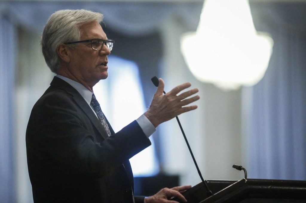‘A thousand times kinder, wiser’: Winnipeg MP Jim Carr dies after long illness