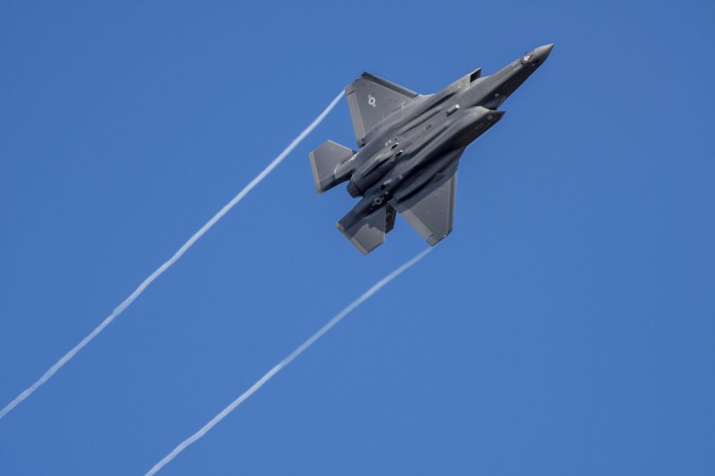 Did Ottawa get a bad deal on its B fighter jets? Here’s what experts have to say