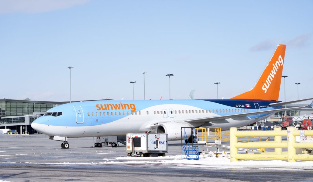 Passenger advocate urges stranded Sunwing passengers in Mexico to take legal action