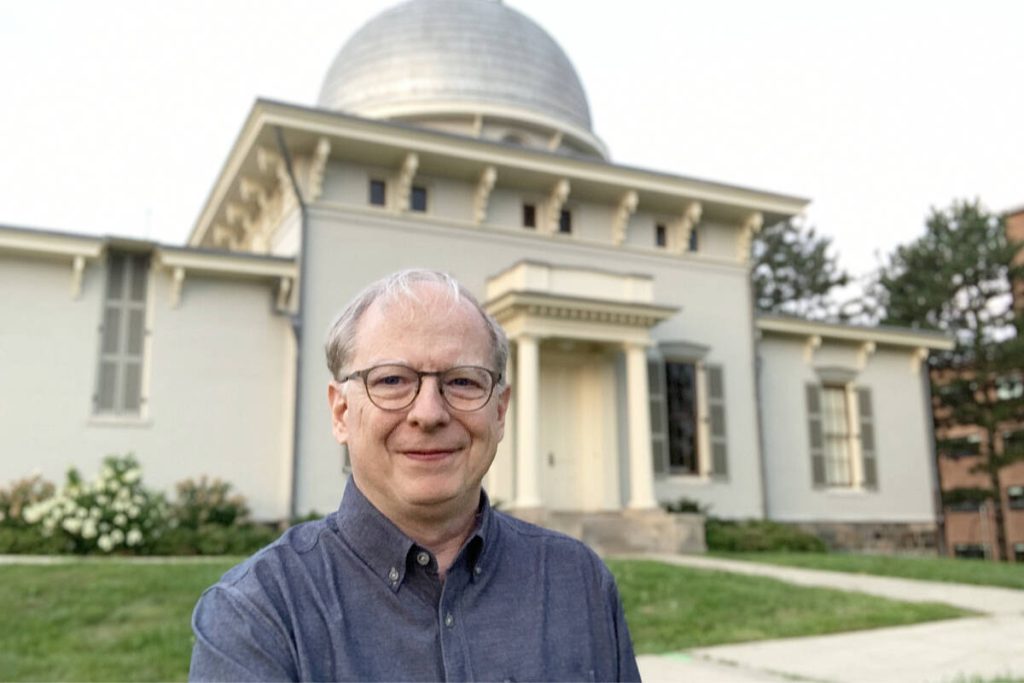 Nanaimo Astronomy Society guest speaker warns about ‘intruder’ satellites in the night sky