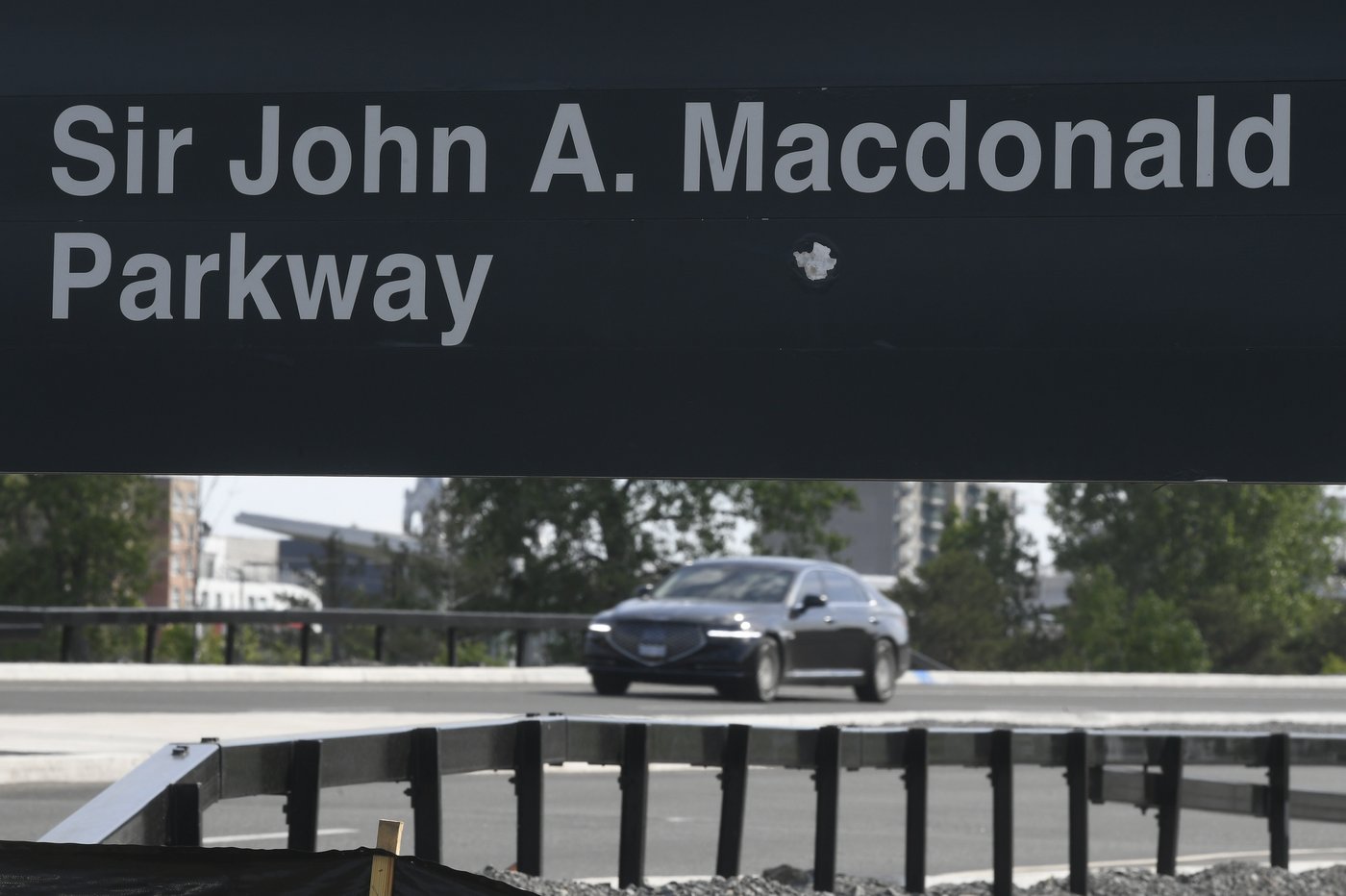 renaming Ottawa's Sir John A. Macdonald Parkway