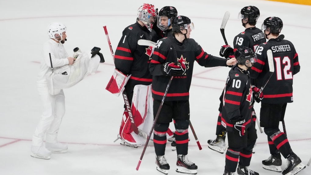 World juniors Camouflaged cameraman