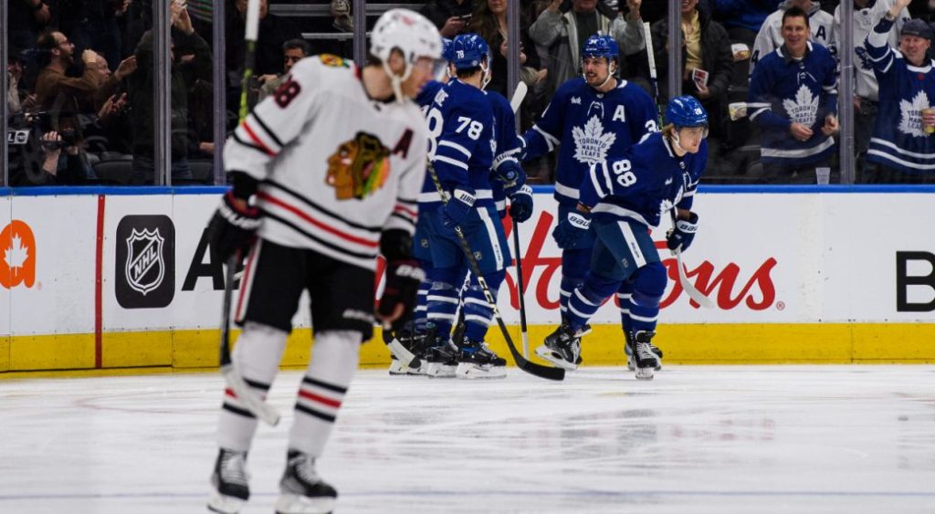 Maple Leafs crush lifeless Blackhawks in Patrick Kane audition