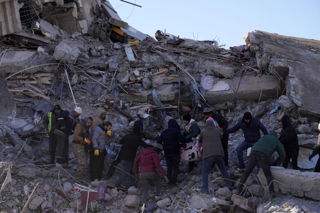 Turkish Consulate says deadline for Canadian rescue teams in quake zone has passed Turkish Consulate says deadline for Canadian rescue teams in quake zone has passed
