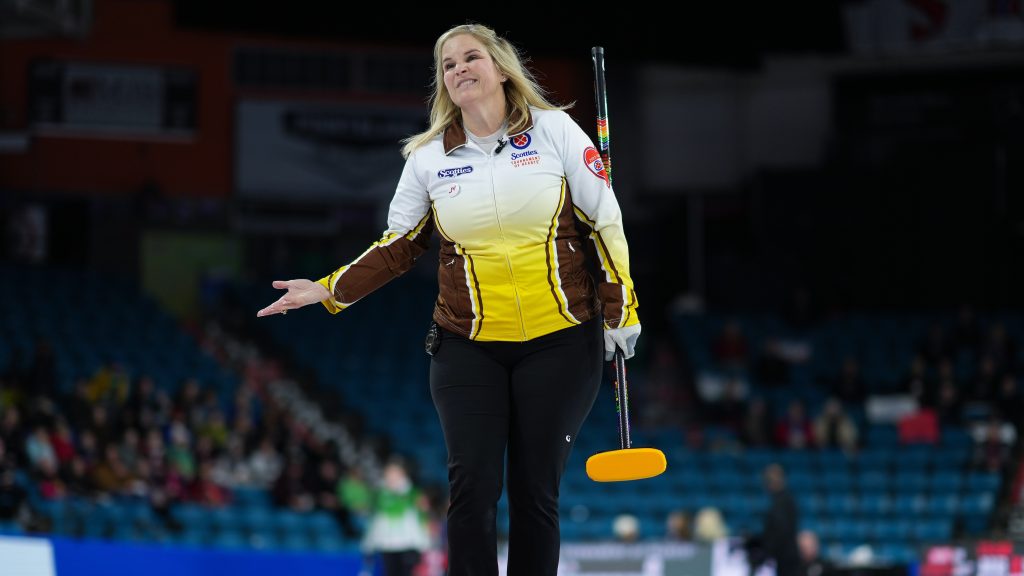 Jones survives scare, reaches playoffs at Tournament of Hearts – TSN