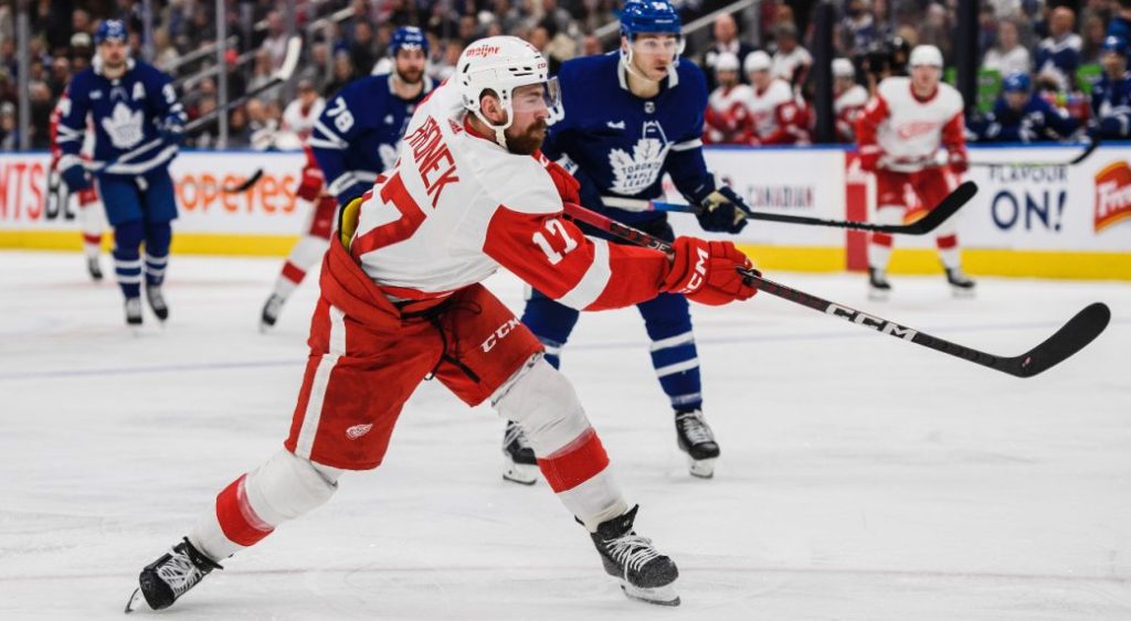 What the Canucks get in surprising trade for Filip Hronek – Sportsnet.ca