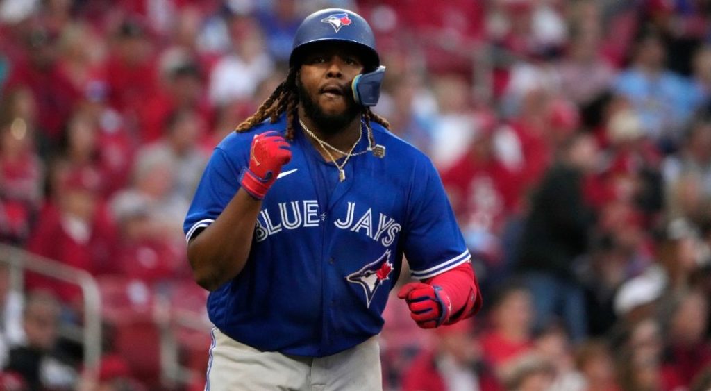 Blue Jays win dramatic opener over Cardinals