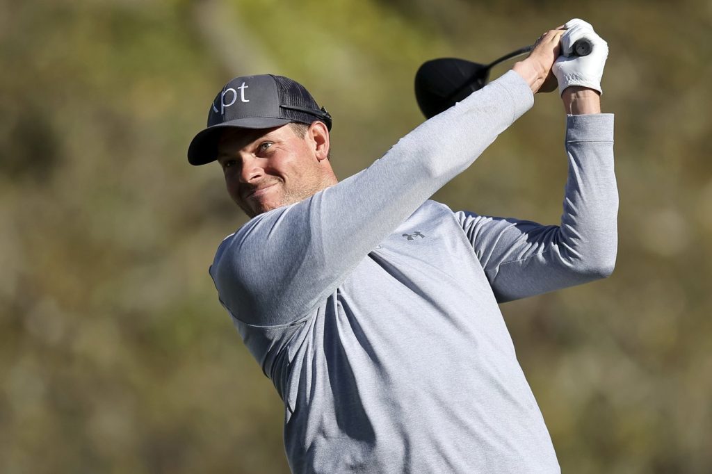 Schenk getting results in 10th straight week, leads Valspar