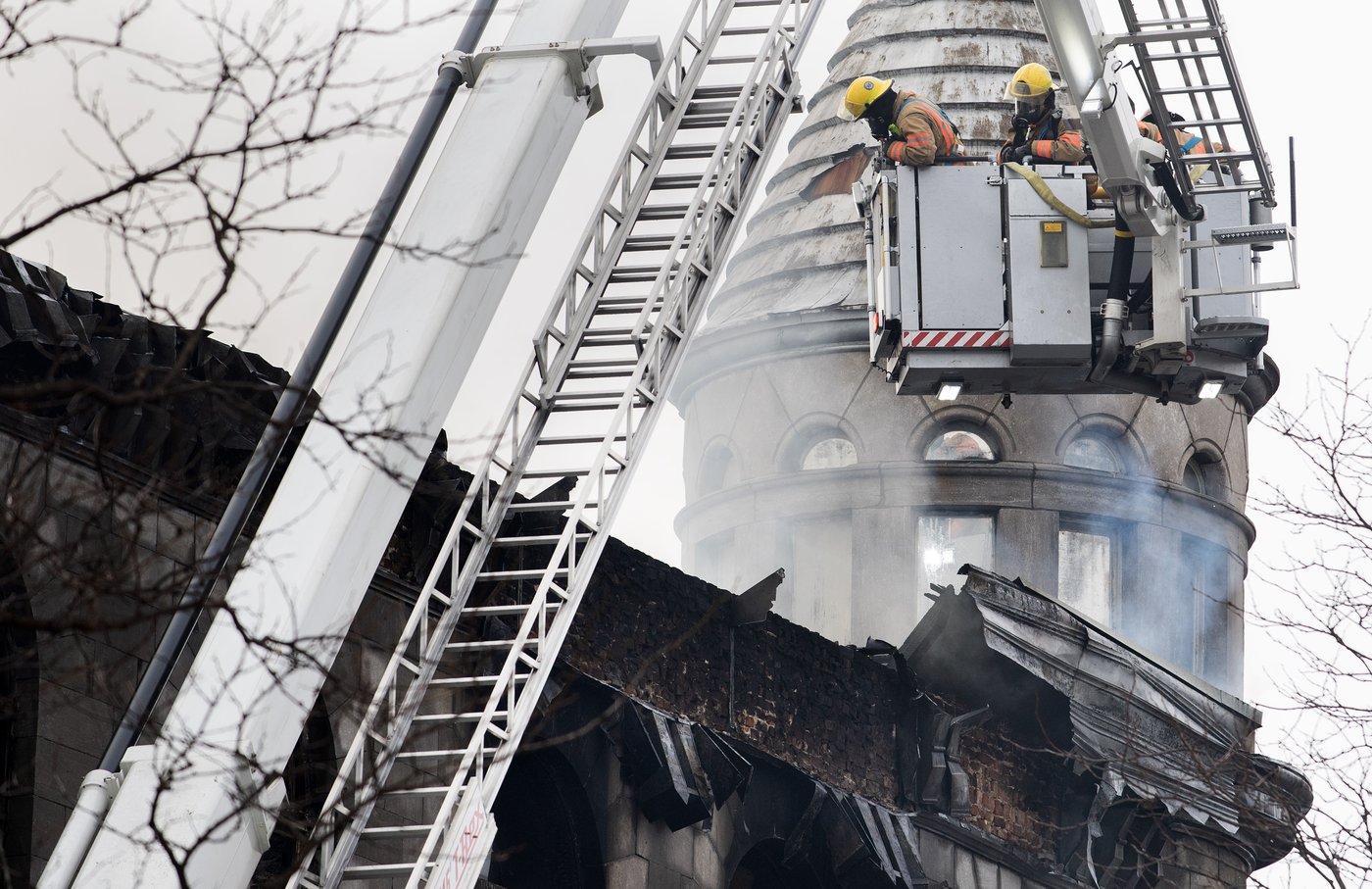 fire engulfs historic building in Old Montreal