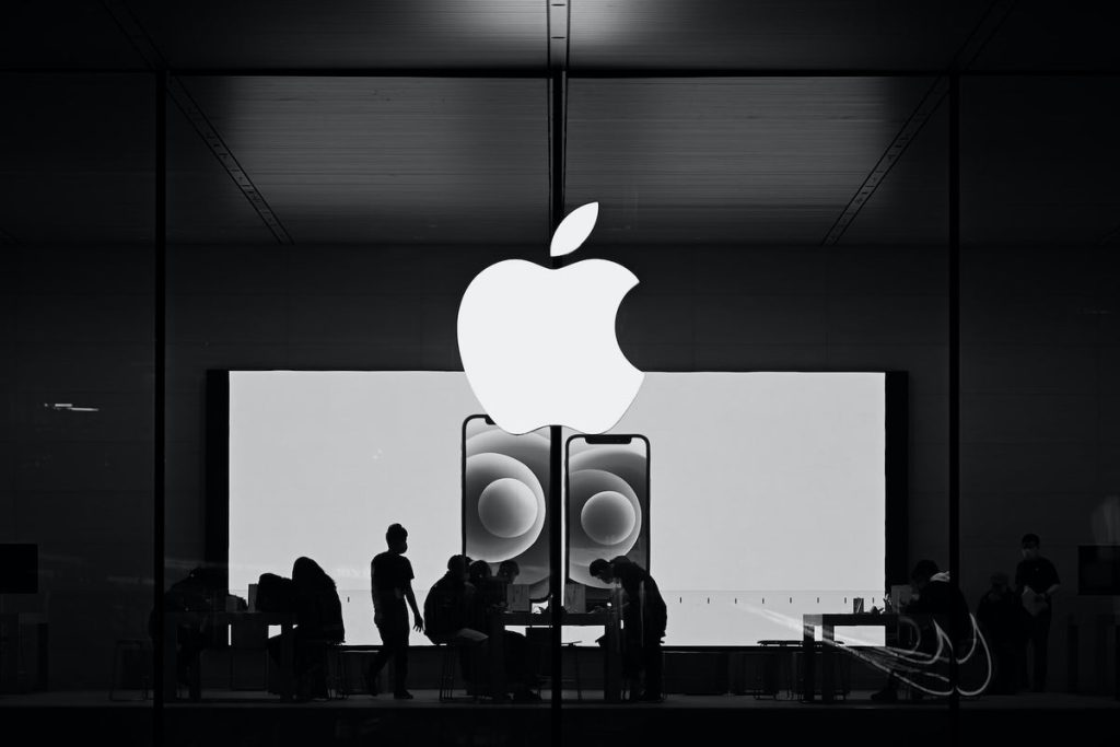 Assessing Apple Investment Potential: Wall Street Downgrade, Analyzing Current Trends, Market Stability,
