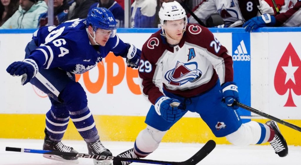 MacKinnon scores shootout winner as Avalanche top Maple Leafs
