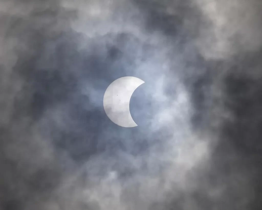 ‘Awesome’ solar eclipse wows viewers in Australia, Indonesia