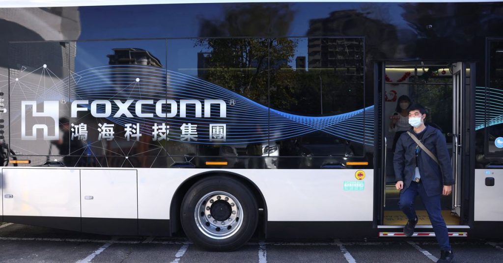 Foxconn plans 0 million investment in southern Taiwan
