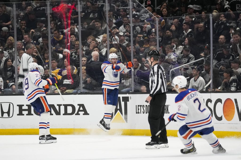 Oilers scores in OT as they beat Kings 5-4 to even series