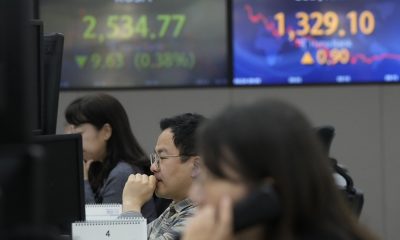 Asian stocks mixed ahead of US data