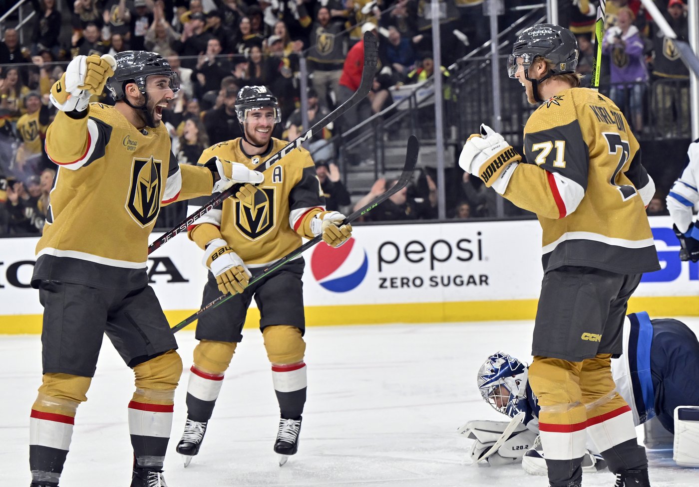 Knights top Winnipeg 4-1 in Game 5