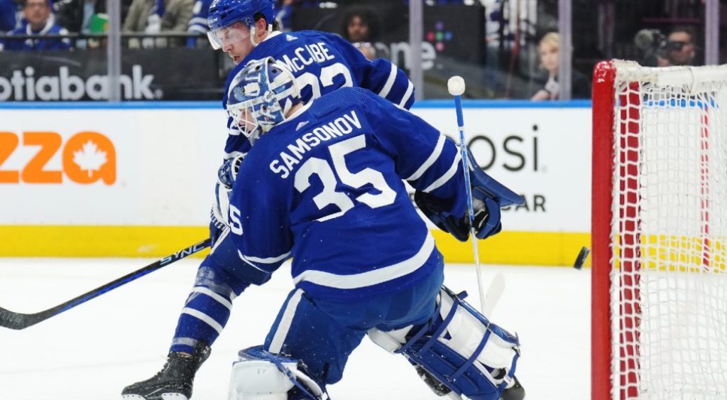 ‘What a disaster’: Hockey fans react as Maple Leafs lose big to Lightning in Game 1