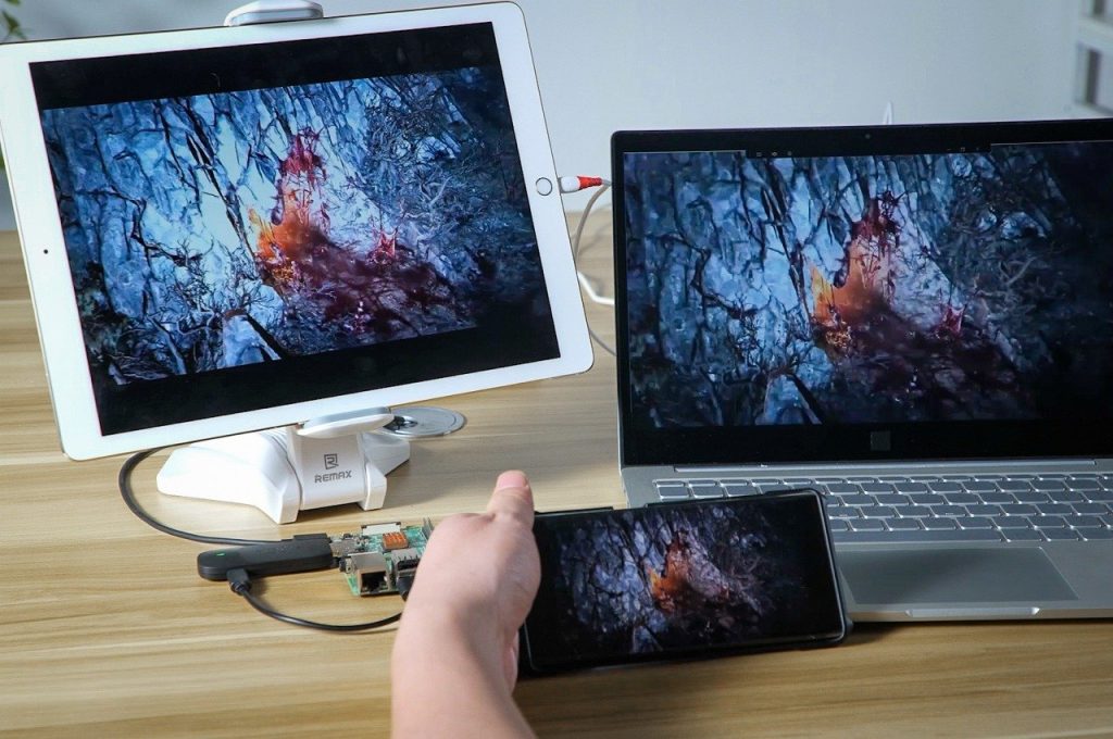 This 5-in-1 HDMI dongle gives you a second monitor using a phone, tablet, or computer